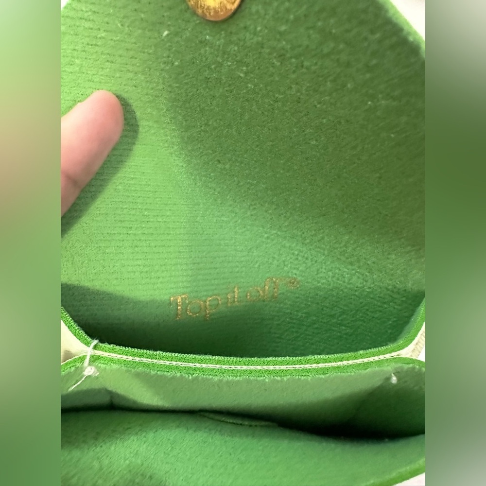 Cream Crossbody Bag with Flap Closure and Minimalist Design💚 - Picture 5 of 9